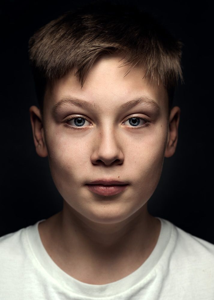 Fine art portrait photography, sibling portrait photography is about highlighting similarities and differences