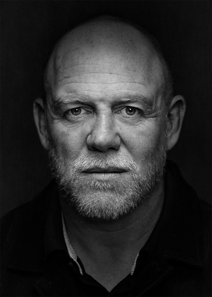 Every close up photo portrait of an individual comes with a uniquely serialised hologram and certificate of authenticity