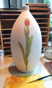 Urn hand beschilderd met decoratie Tulp