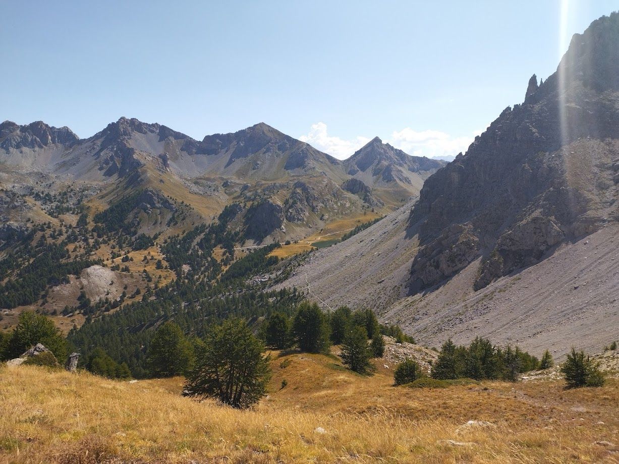 Col de Moussières et paysage de montagne 