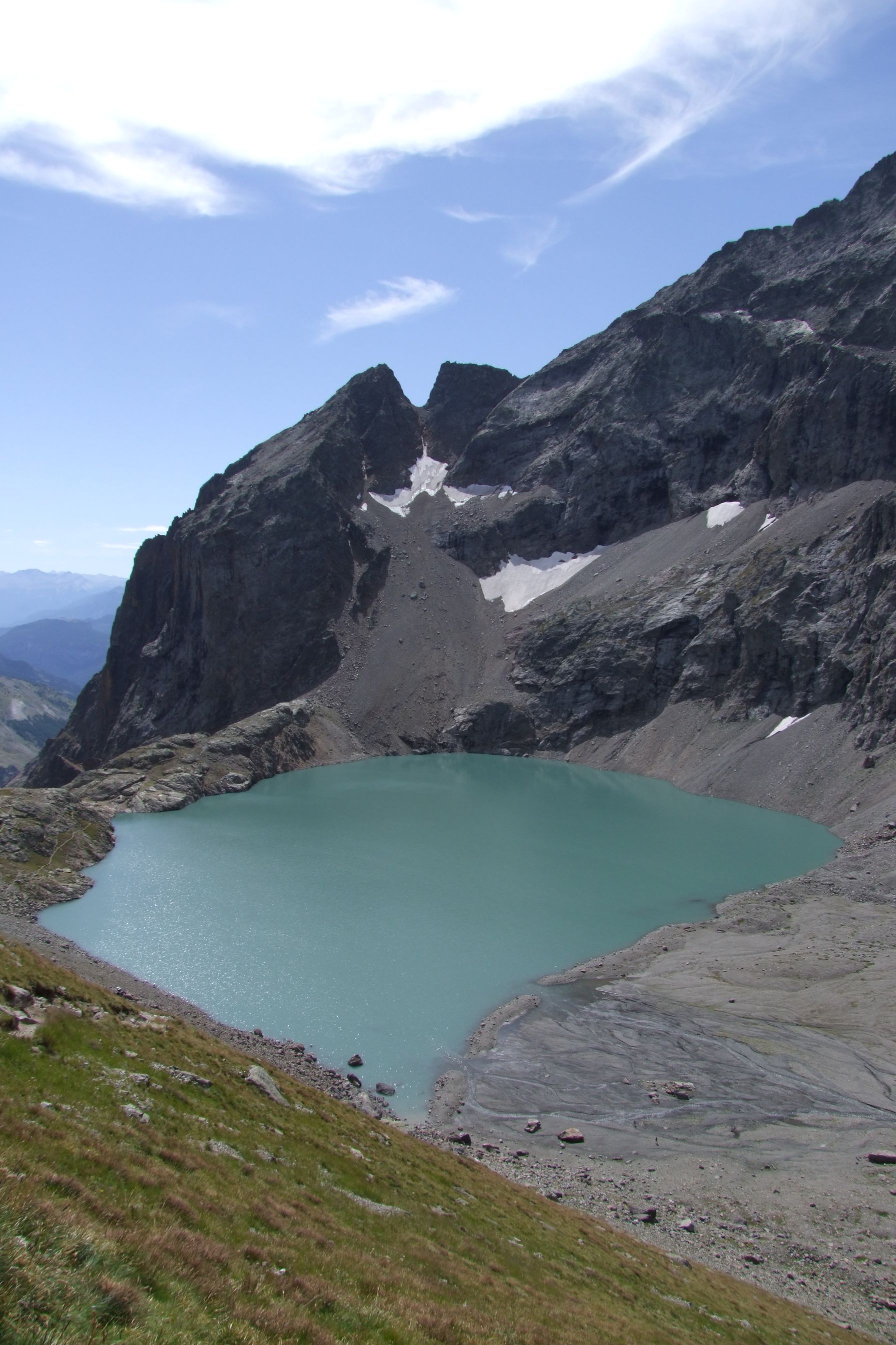 Lac de l'Eychauda dans le parc national des Ecrins