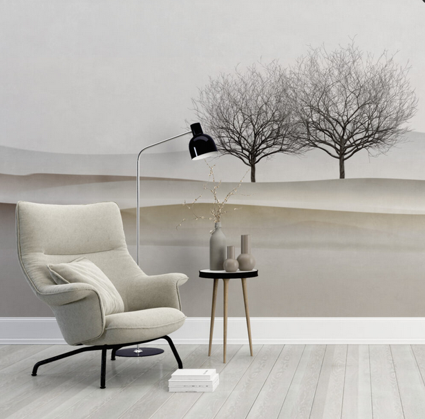 Muro in pietra con finiture in metallo scuro e cancello decorativo coordinato.