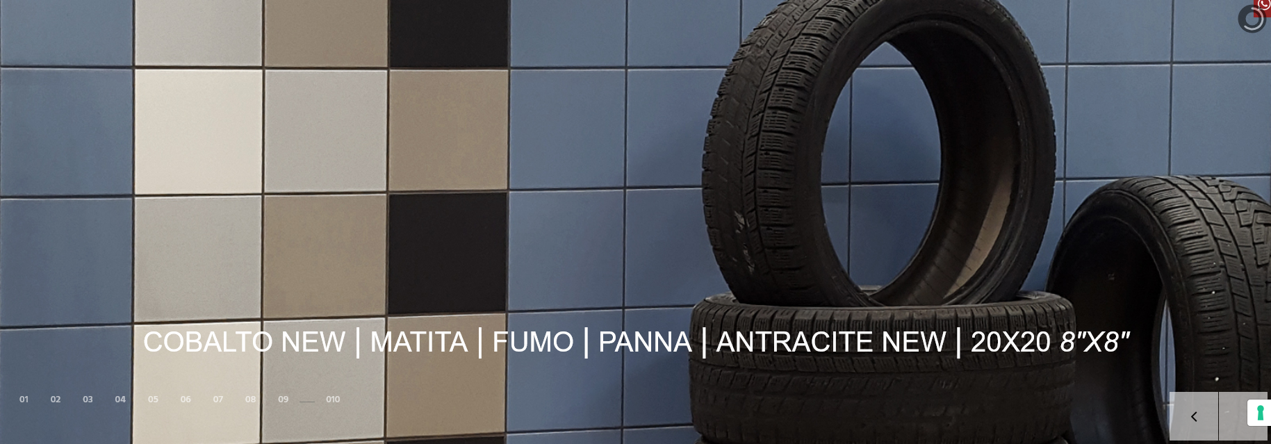Pneumatici davanti a un muro con campioni di colore: blu, beige, grigio, nero.