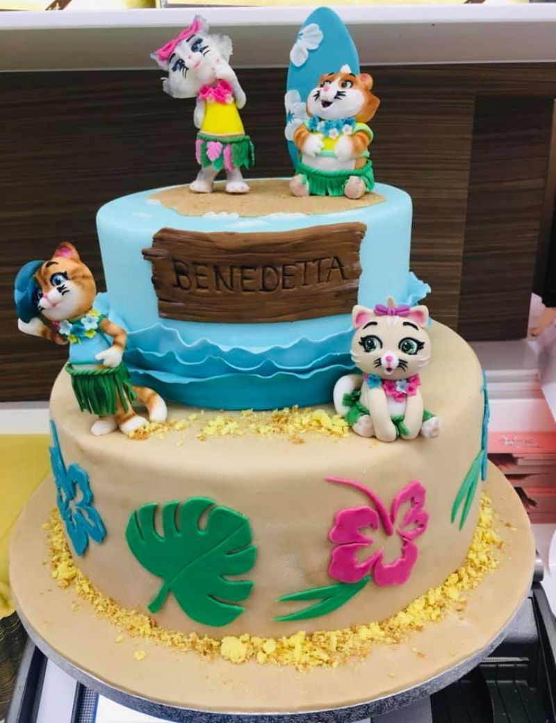 Torta scenografica con la pasta di zucchero