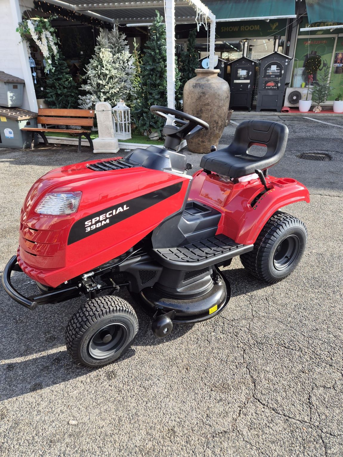 macchine agricole in vendita in negozio