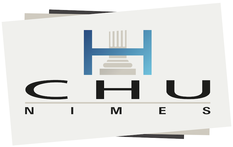 Logo du CHU de Nîmes présentant une icône bleue en forme de H avec un design en forme de colonne, au-dessus du texte « CHU NIMES ».