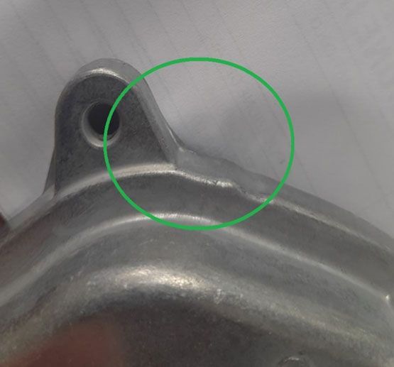 Controlli e sbavature su varie tipologie di particolari in metallo dopo