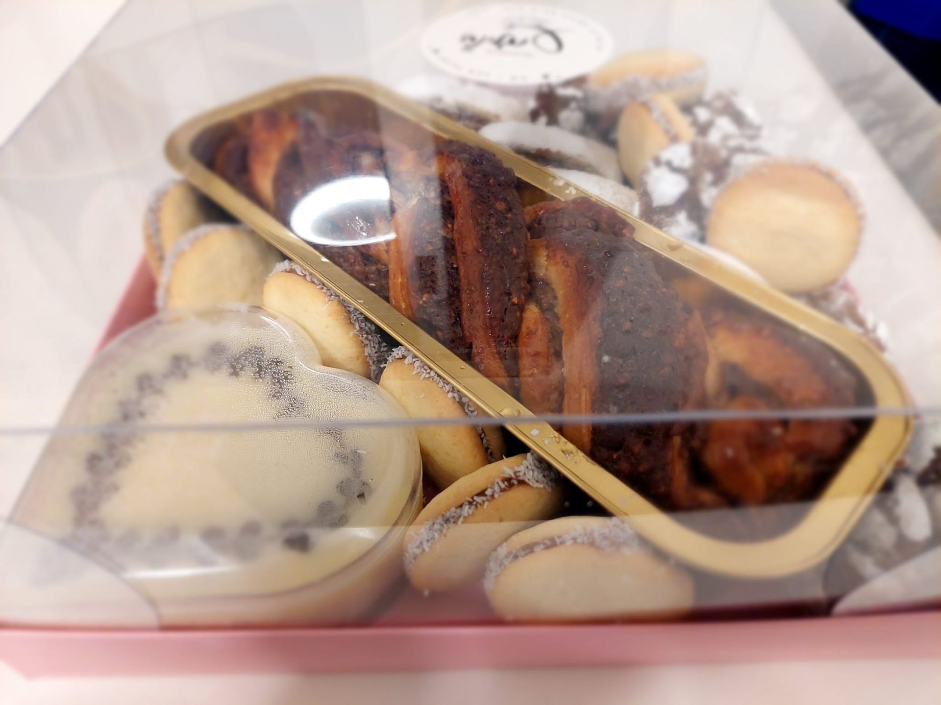 מארז עוגה ועוגיות בינוני