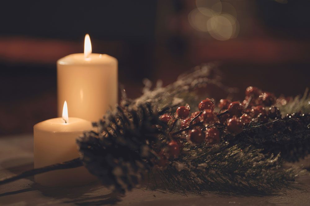 candle lights and holiday decorations
