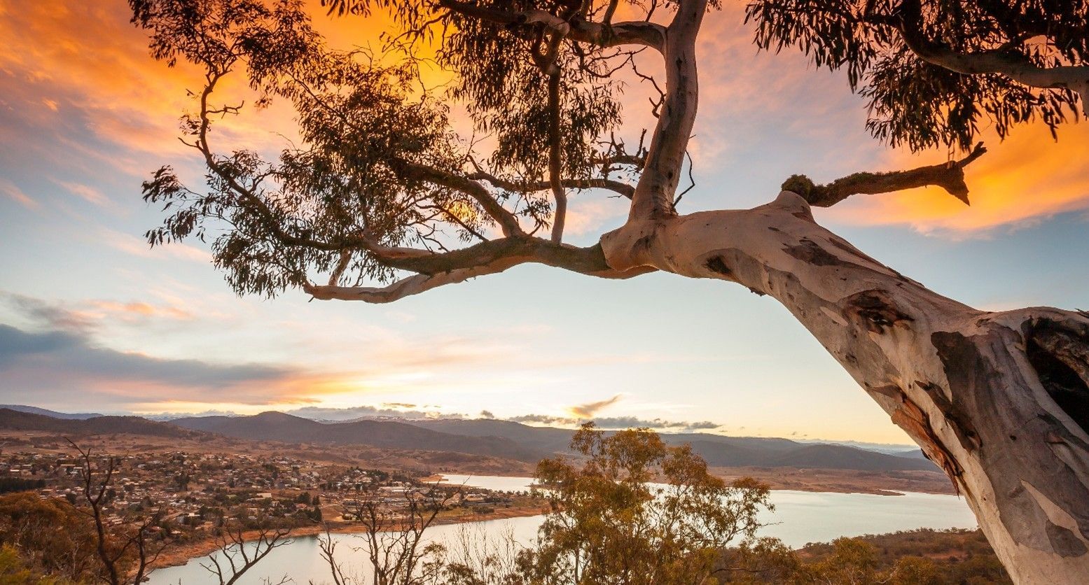 Magnificent High Country Snowy Mountains Lake Jindabyne CrDestinationNSW