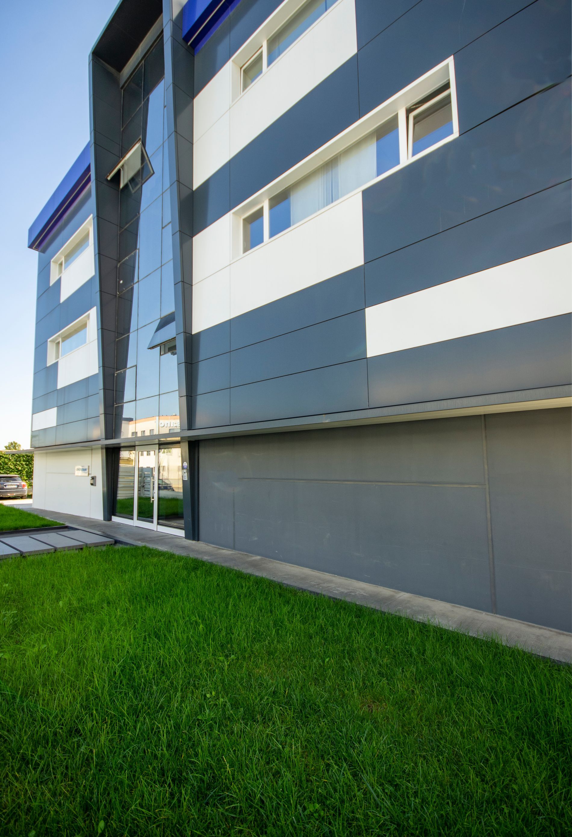 edificio aziendale dopo ristrutturazione