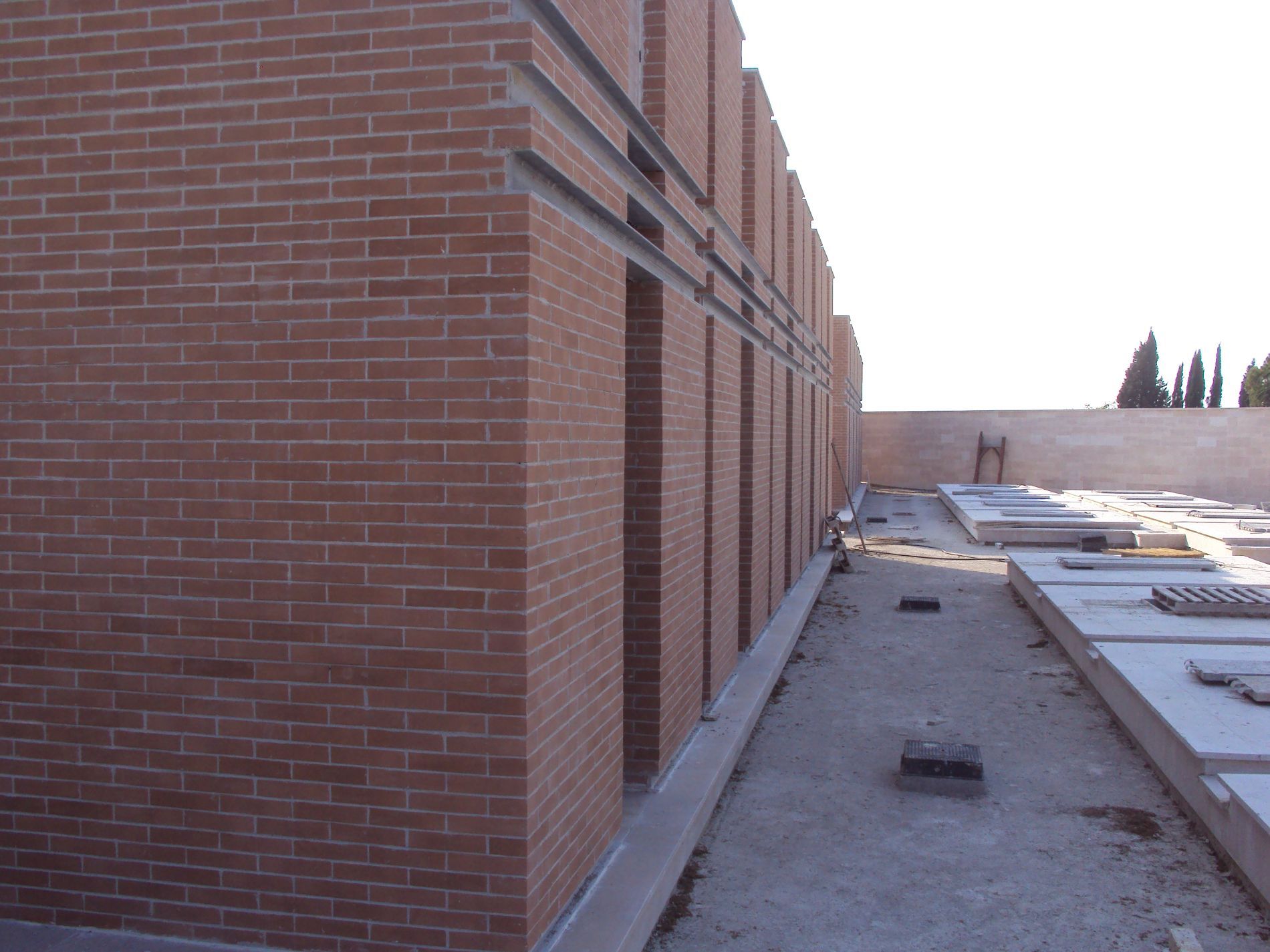 nuove costruzioni nel cimitero di terni