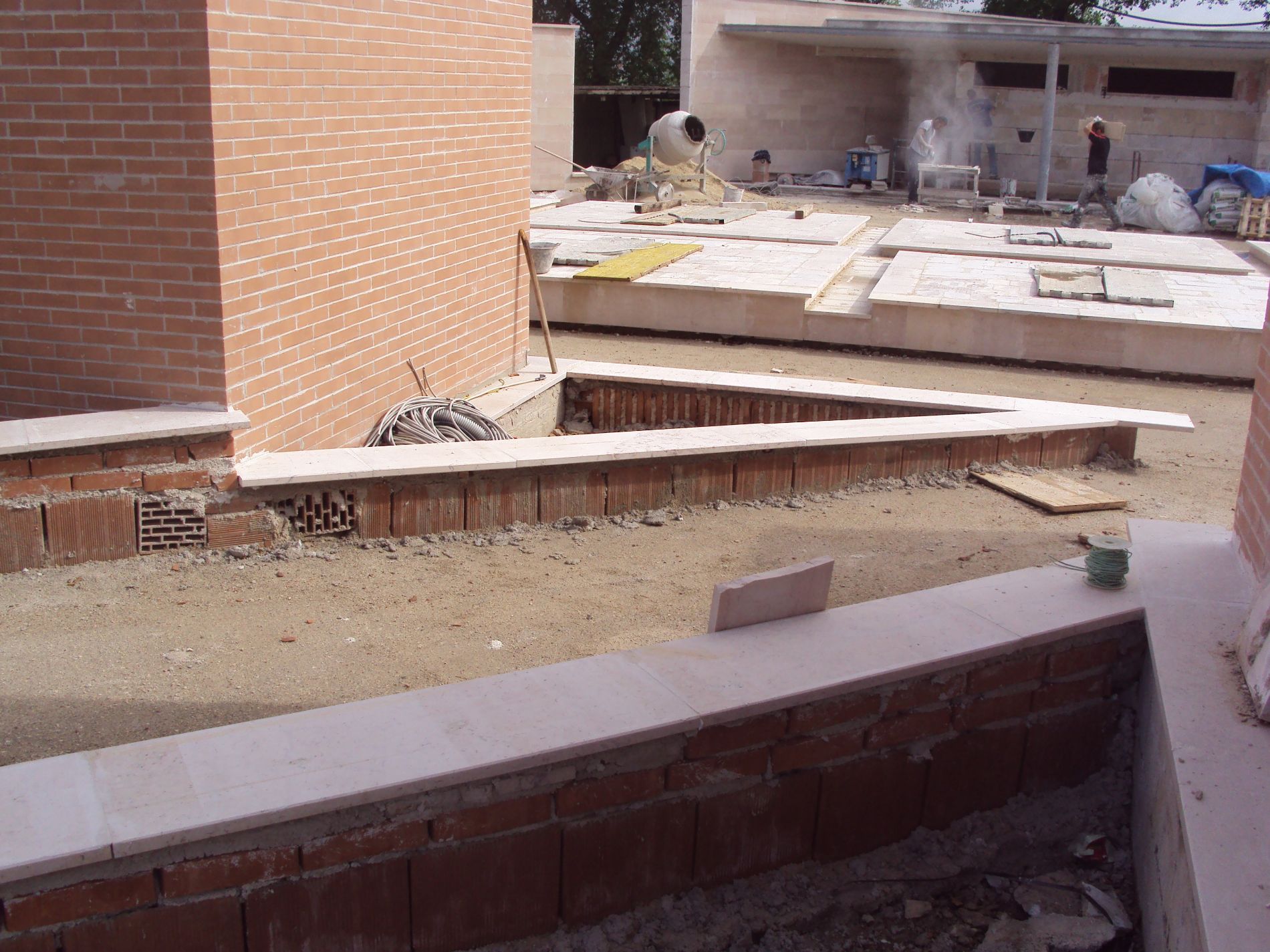 lavori di rifacimento edile nel cimitero di terni