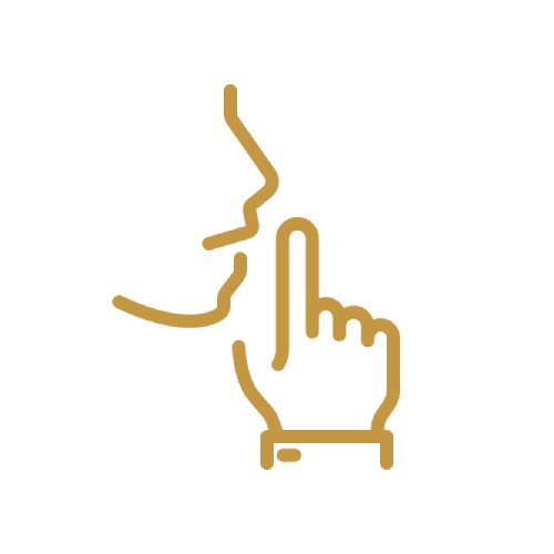 Profil d'une personne, doigt sur les lèvres, main levée pour signaler le silence.