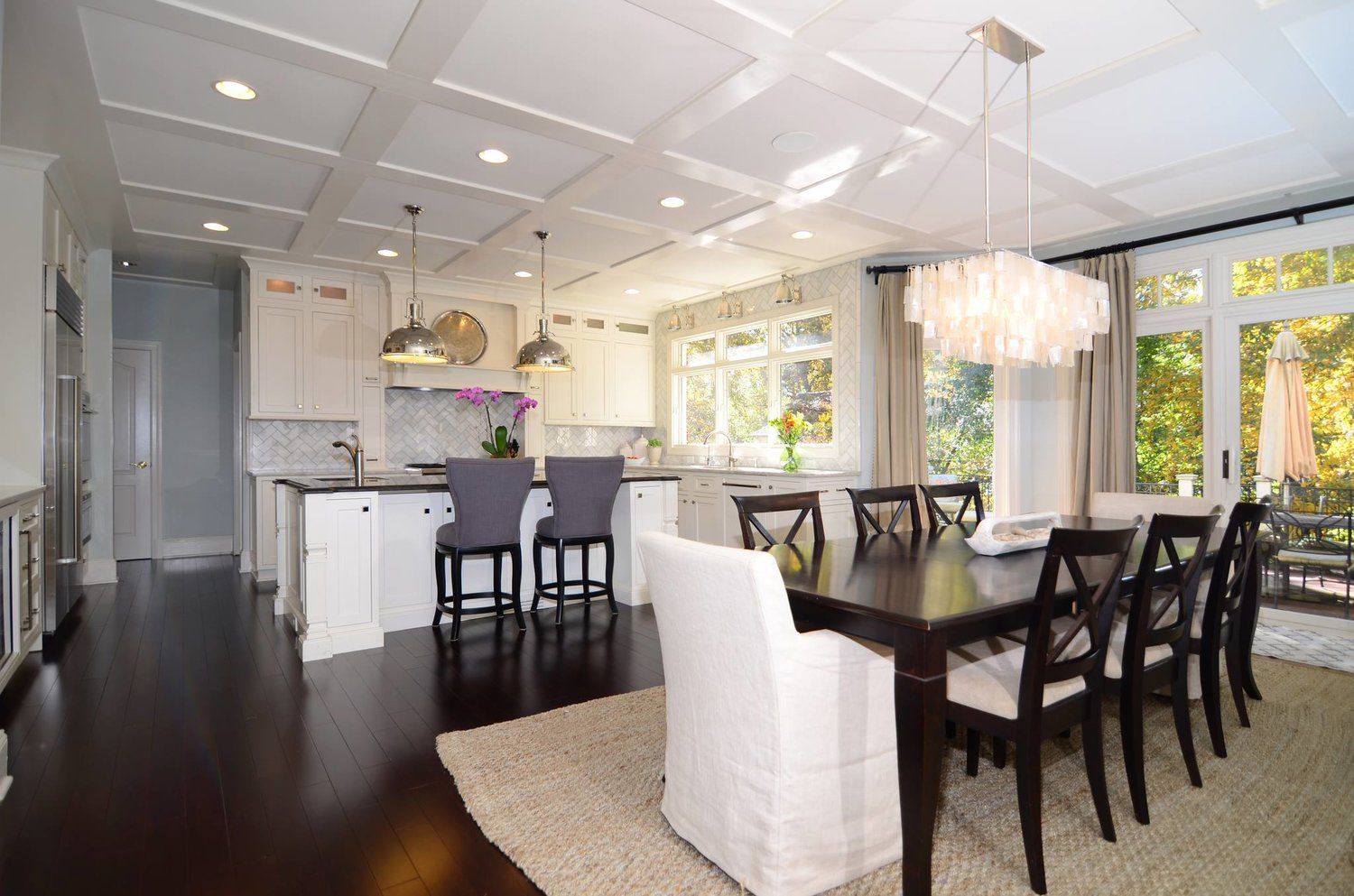 A kitchen and dining room in a house with a table and chairs