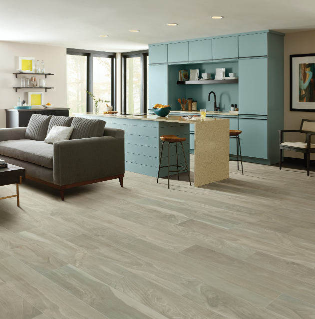 A living room with a couch and a kitchen