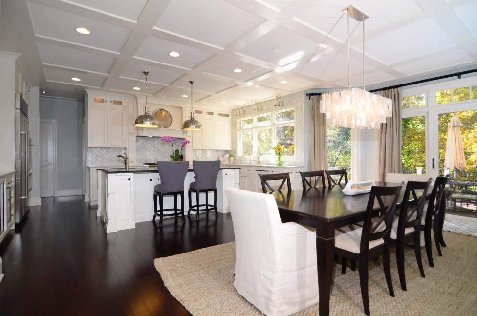 There is a dining room table and chairs in the middle of the room.