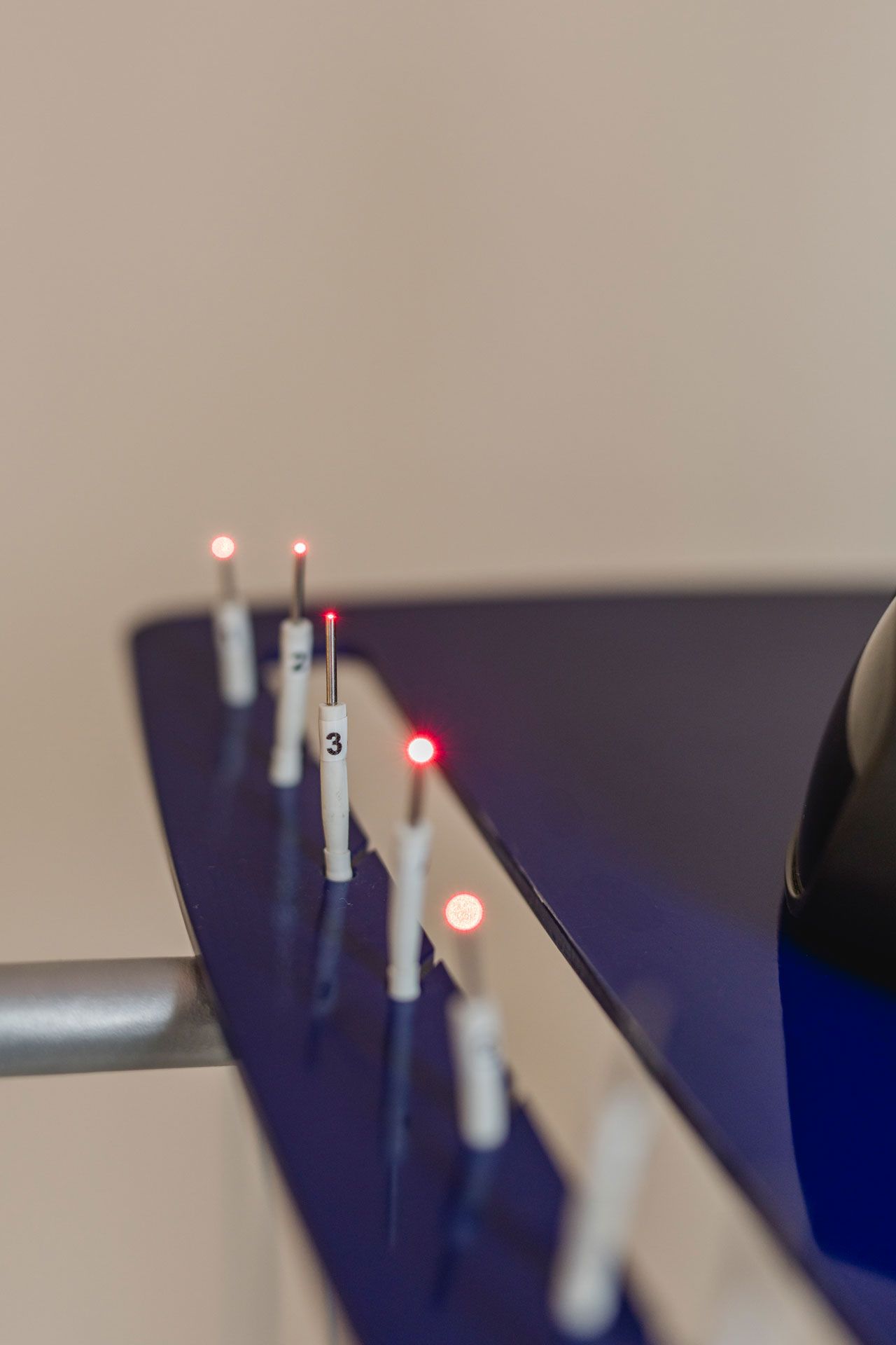 Lasernadeln in einer Reihe hintereinander