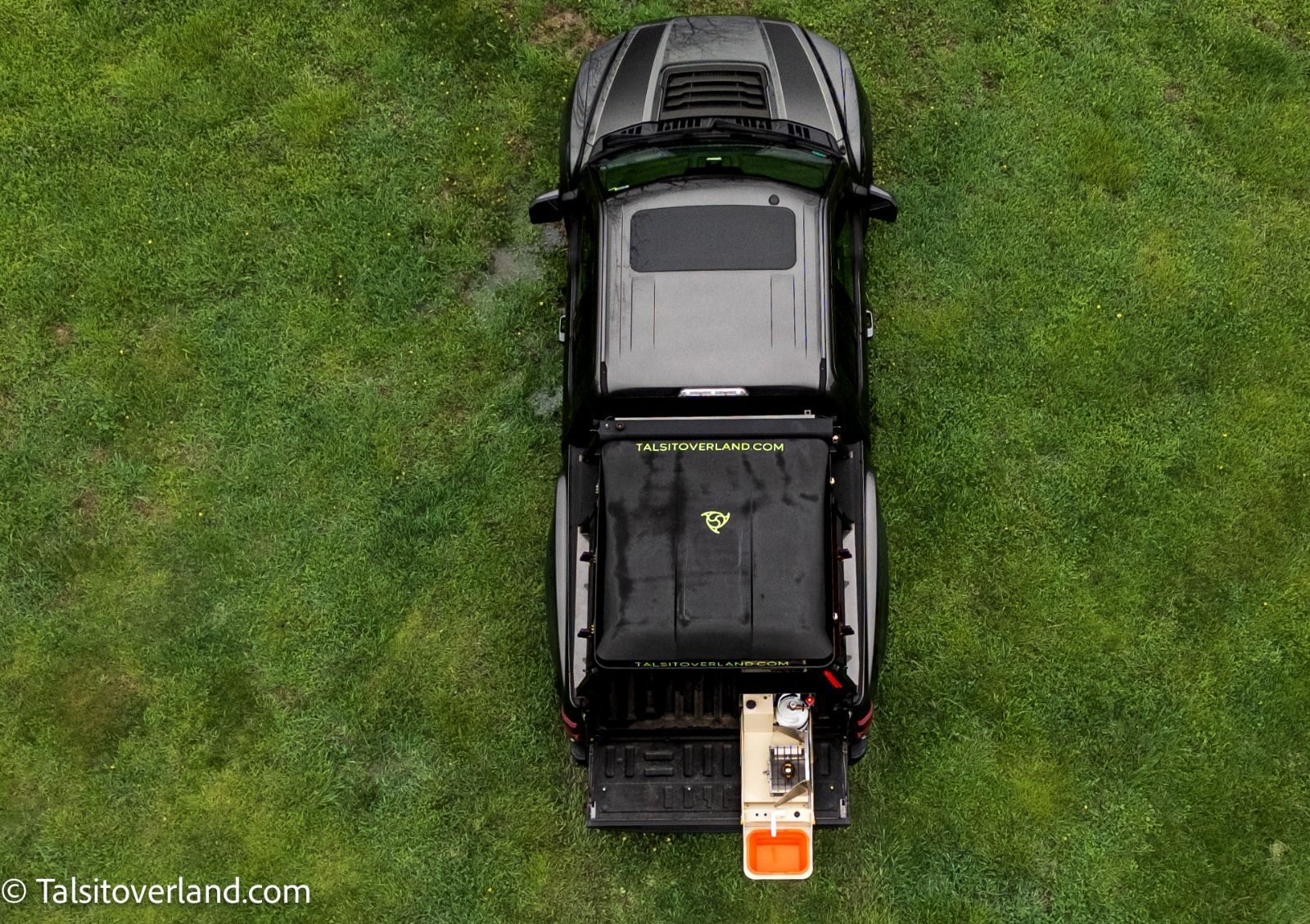 Retractable Kitchen for overlanding and 4x4 Truck and Jeep