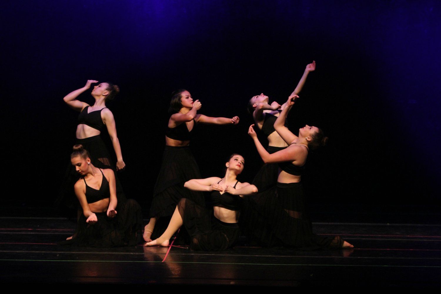 Six Contemporary Dancers at Dance Expression dance arts