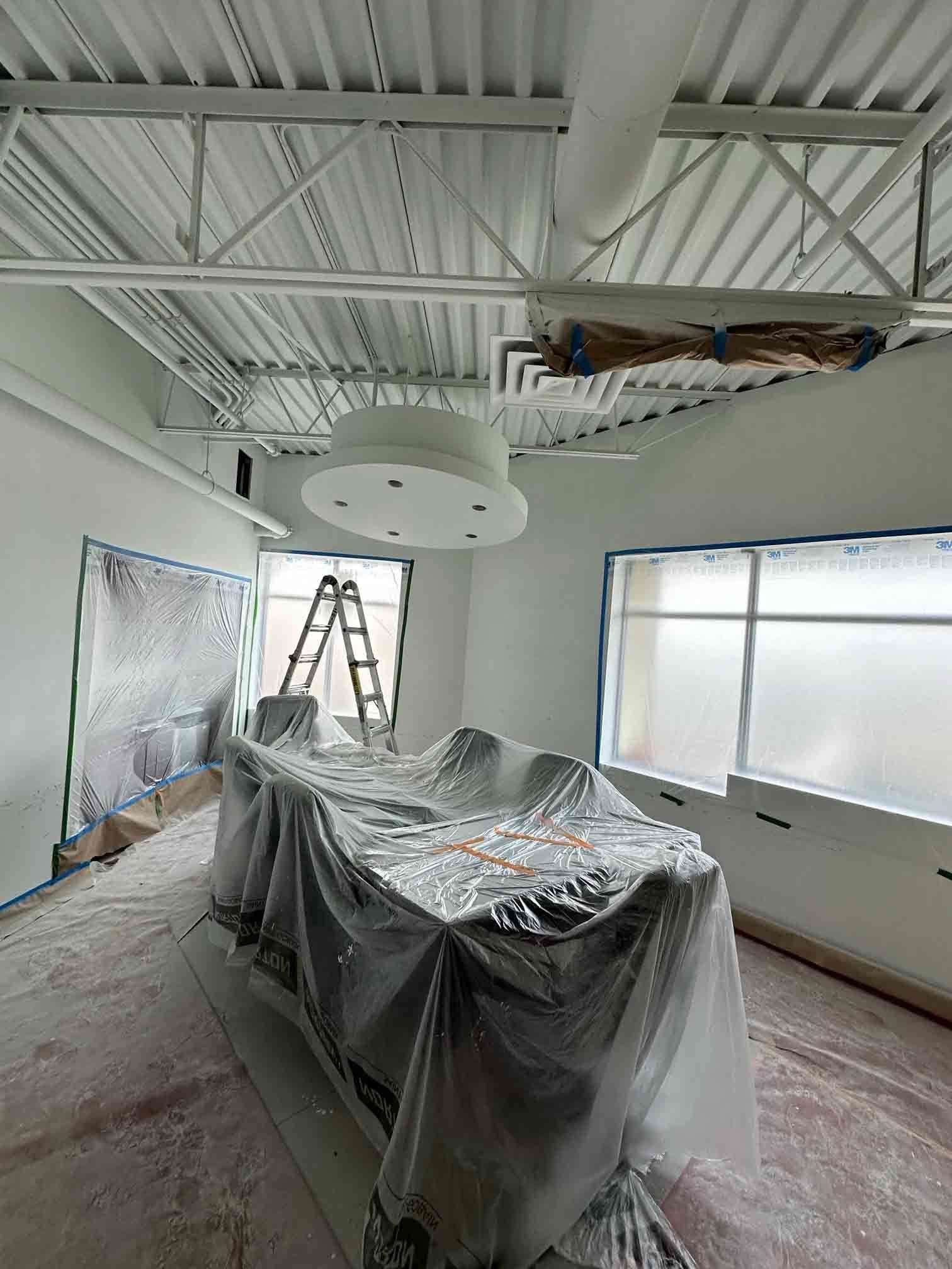 Plafond métallique peint blanc