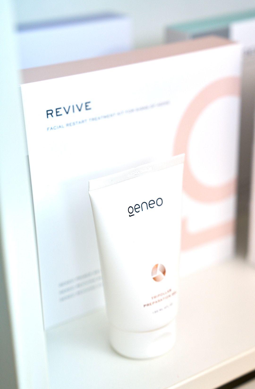 Eine Tube Geneo Behandlungscreme