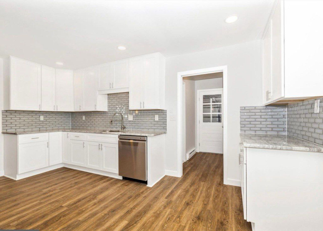 This beautiful kitchen remodel in Westminster is a complete transformation featuring 42-inch white shaker cabinets that extend to the ceiling for a clean and spacious look. The elegant granite countertops pair perfectly with the glass subway tile backsplash, while stainless steel appliances add a modern touch. The LVP flooring provides warmth and durability, and the bright recessed lighting enhances the open, inviting atmosphere. This kitchen combines timeless style with everyday functionality for a truly stunning result.