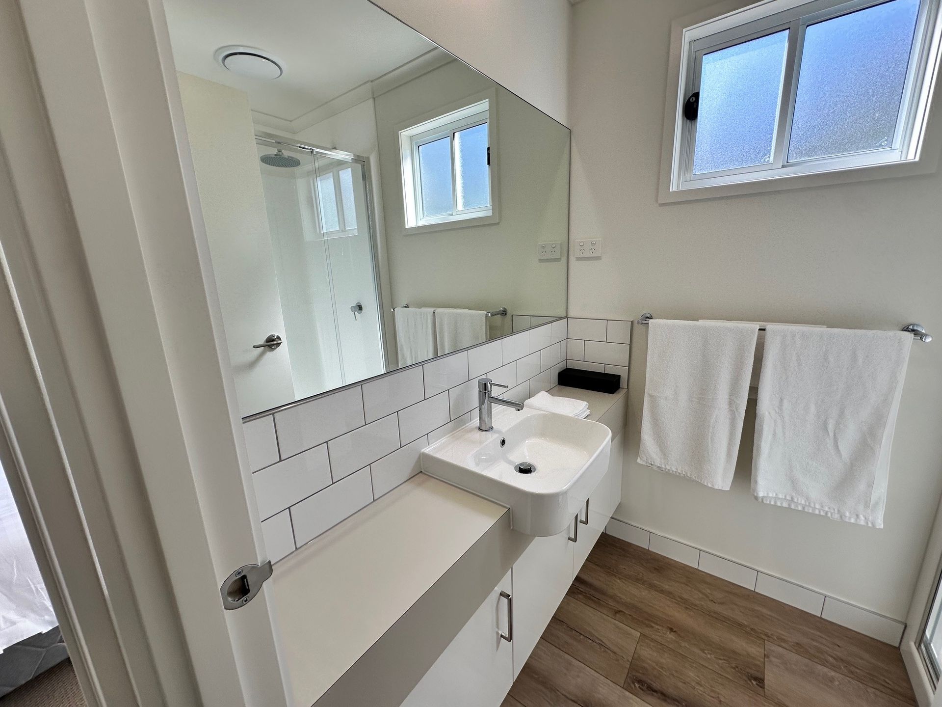bathroom in the 2 bedroom cabins at Darlington Point Caravan Park