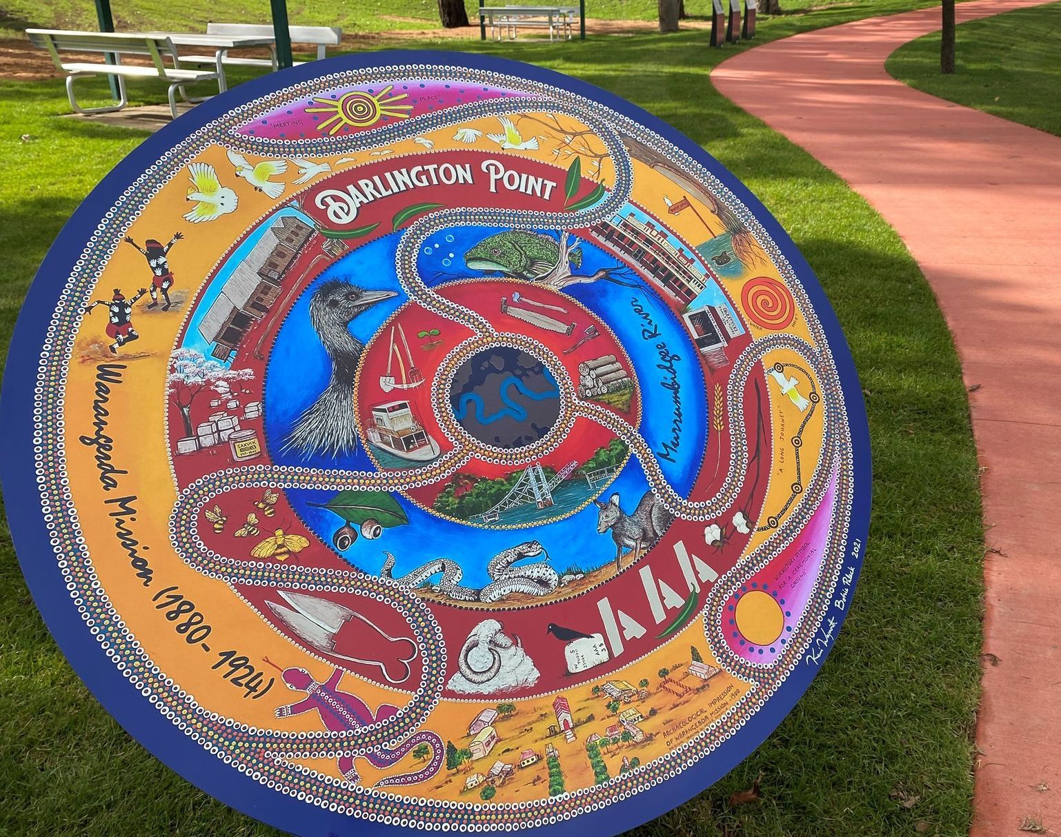 Artwork on Wiradjuri Walk in
 Fig Tree Park in Darlington Point