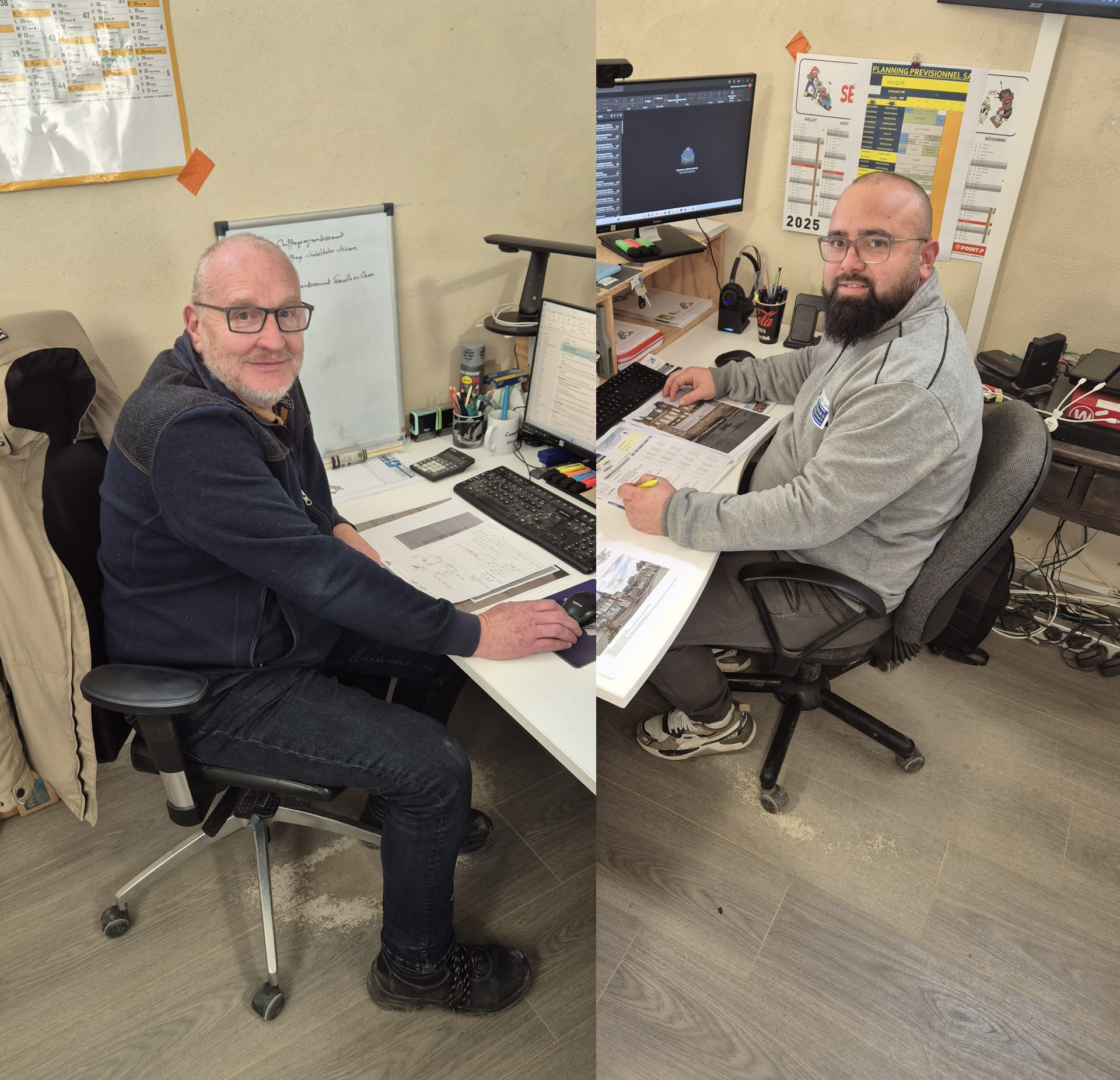 Deux hommes assis à des bureaux, travaillant sur des ordinateurs et des documents administratifs dans un environnement de bureau.