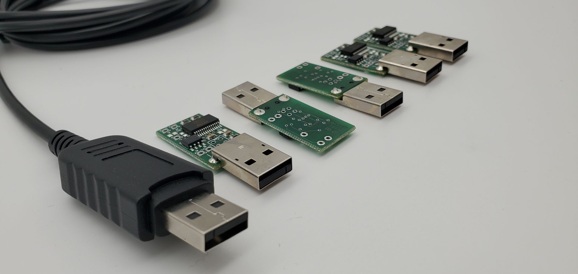 A bunch of usb connectors are sitting next to each other on a table.