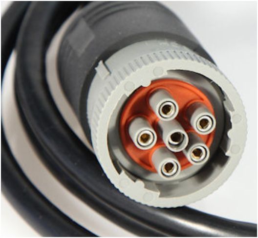 A close up of a connector on a cable