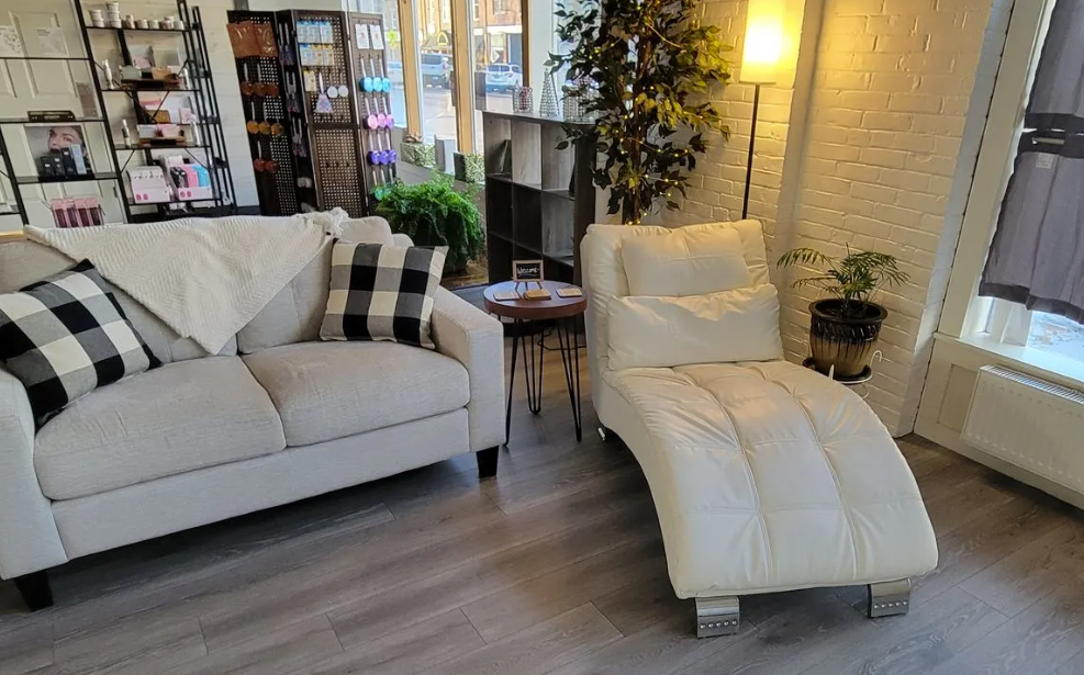 A gift card to Trail2Wellness Spa makes perfect gift this holiday!