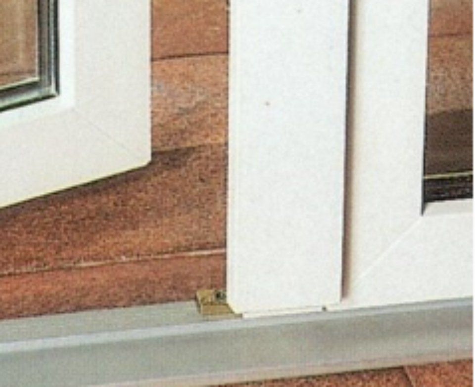 Soglia bassa in alluminio per portafinestra.