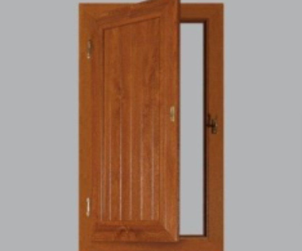 Scuretto colore ciliegio.