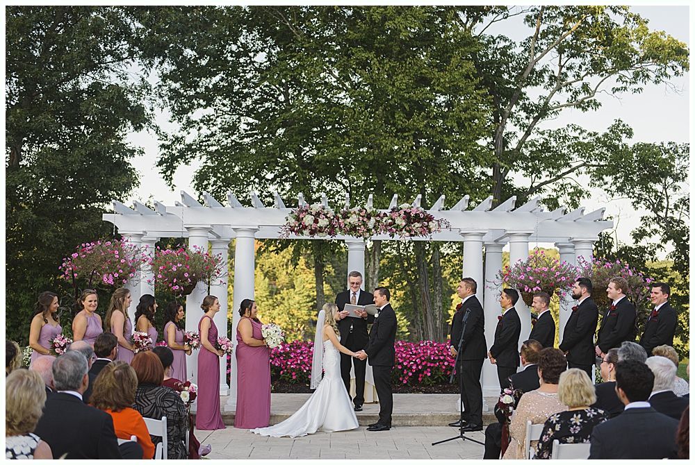 Donut display with illuminated 