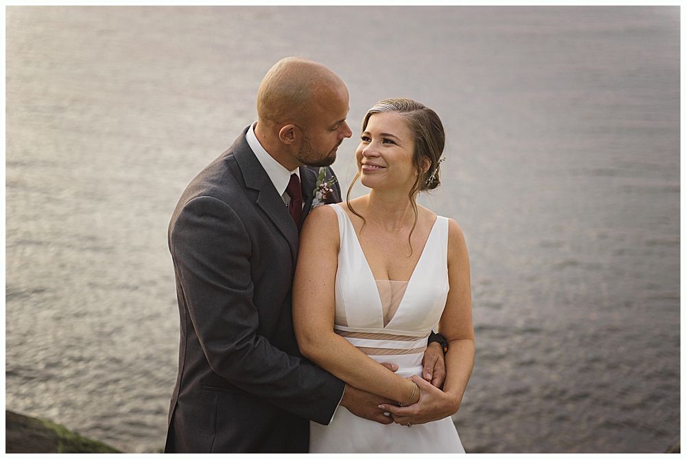 Donut display with illuminated 