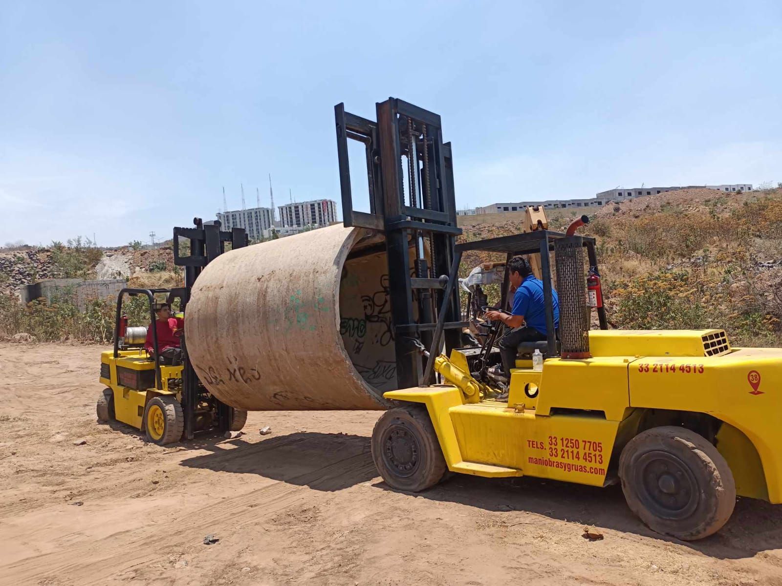 GRÚAS Y MONTACARGAS