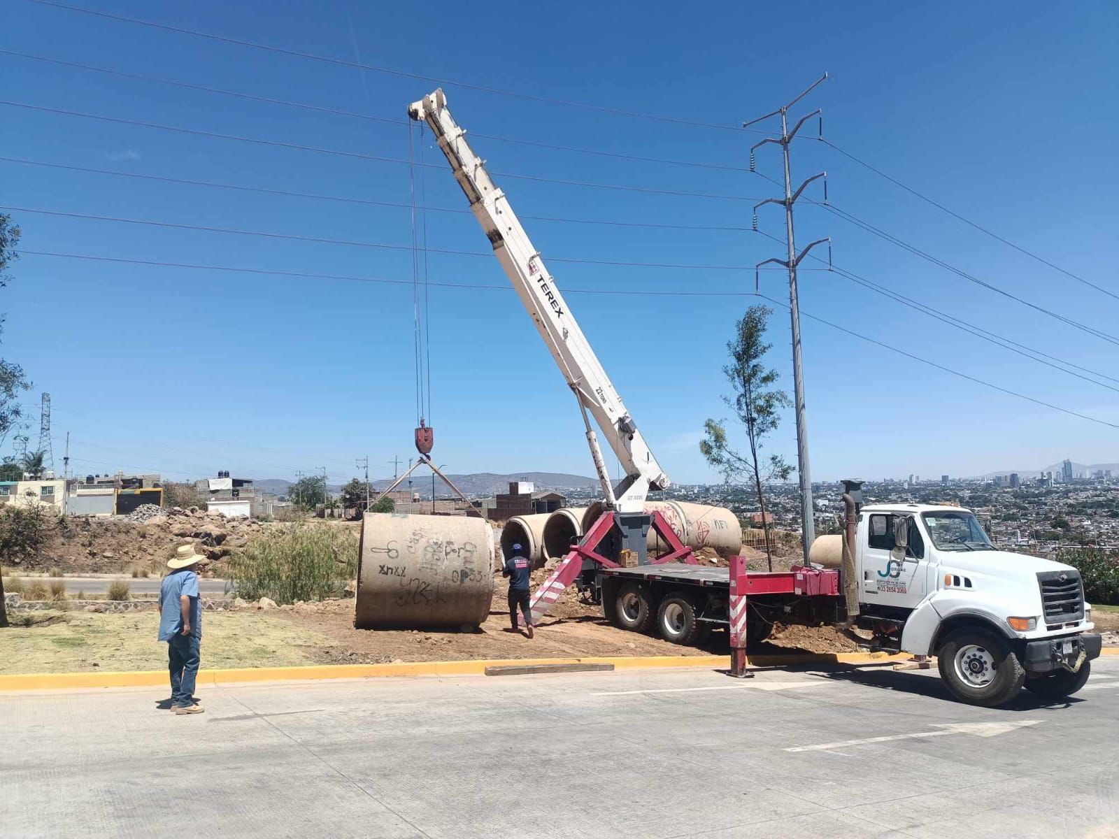 GRÚAS Y MONTACARGAS