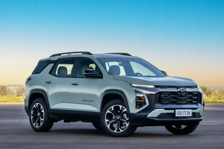 Completamente revelado, o novo Chevrolet Equinox chega ao Brasil em duas versões: RS e Activ. A quarta geração do SUV tem avanços tanto no visual como na parte mecânica.