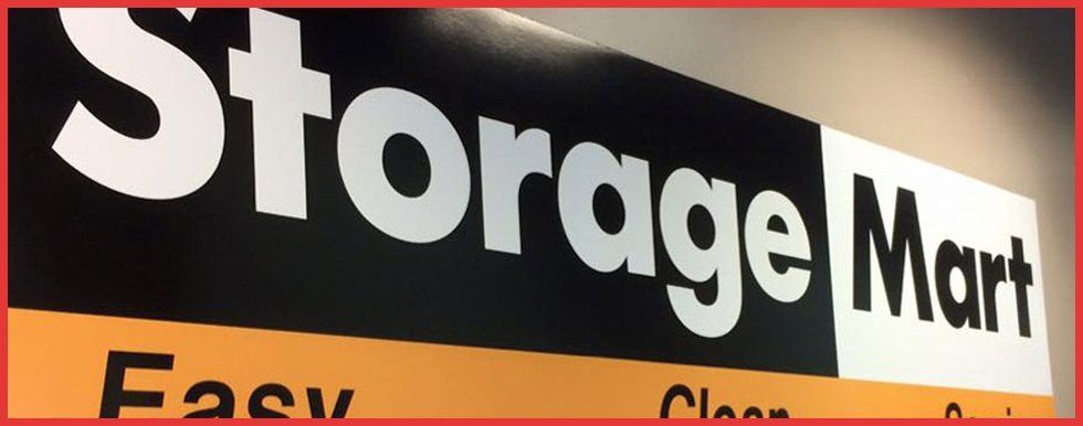 A sign that says storage mart on it