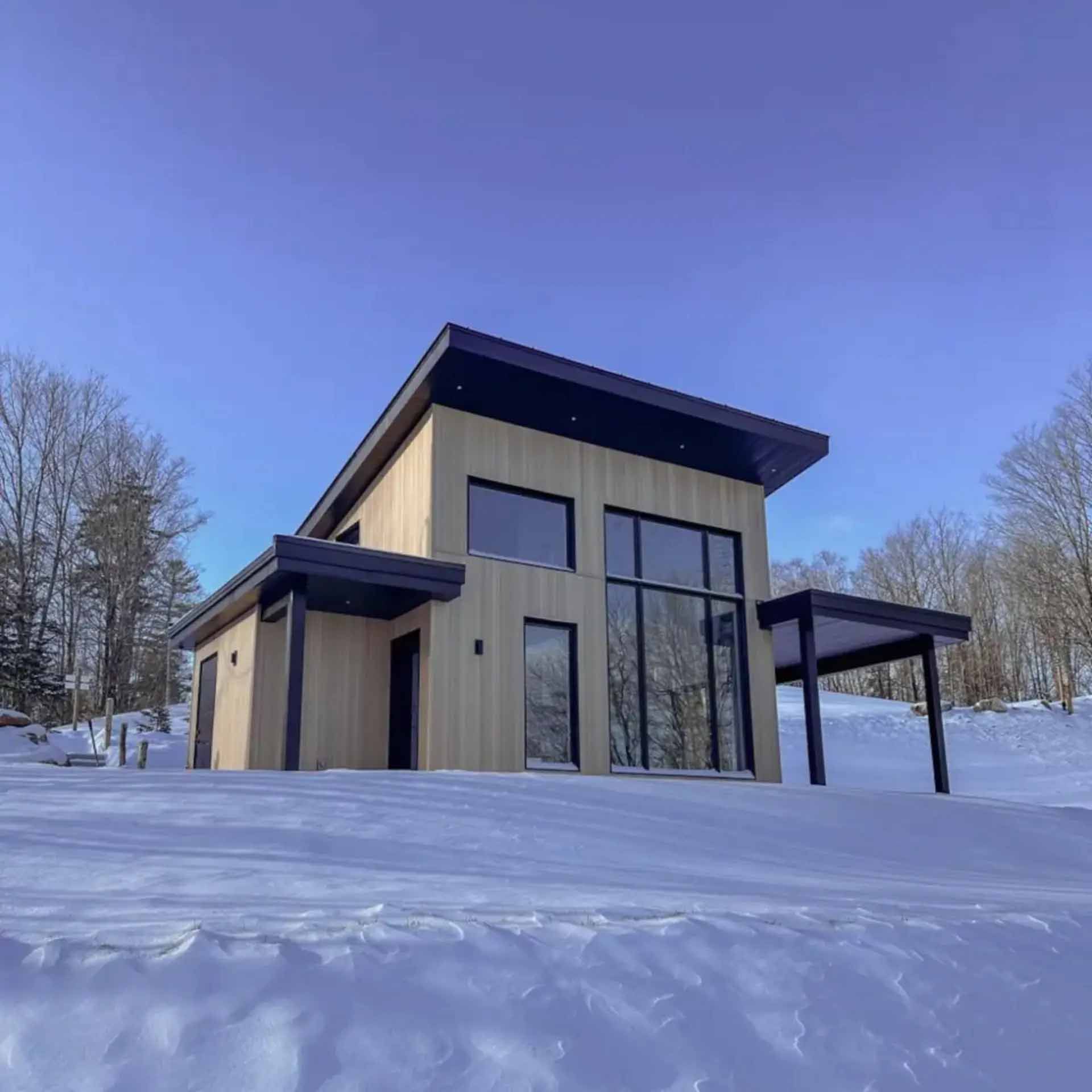 Image de substitution représentant une montagne et un soleil.