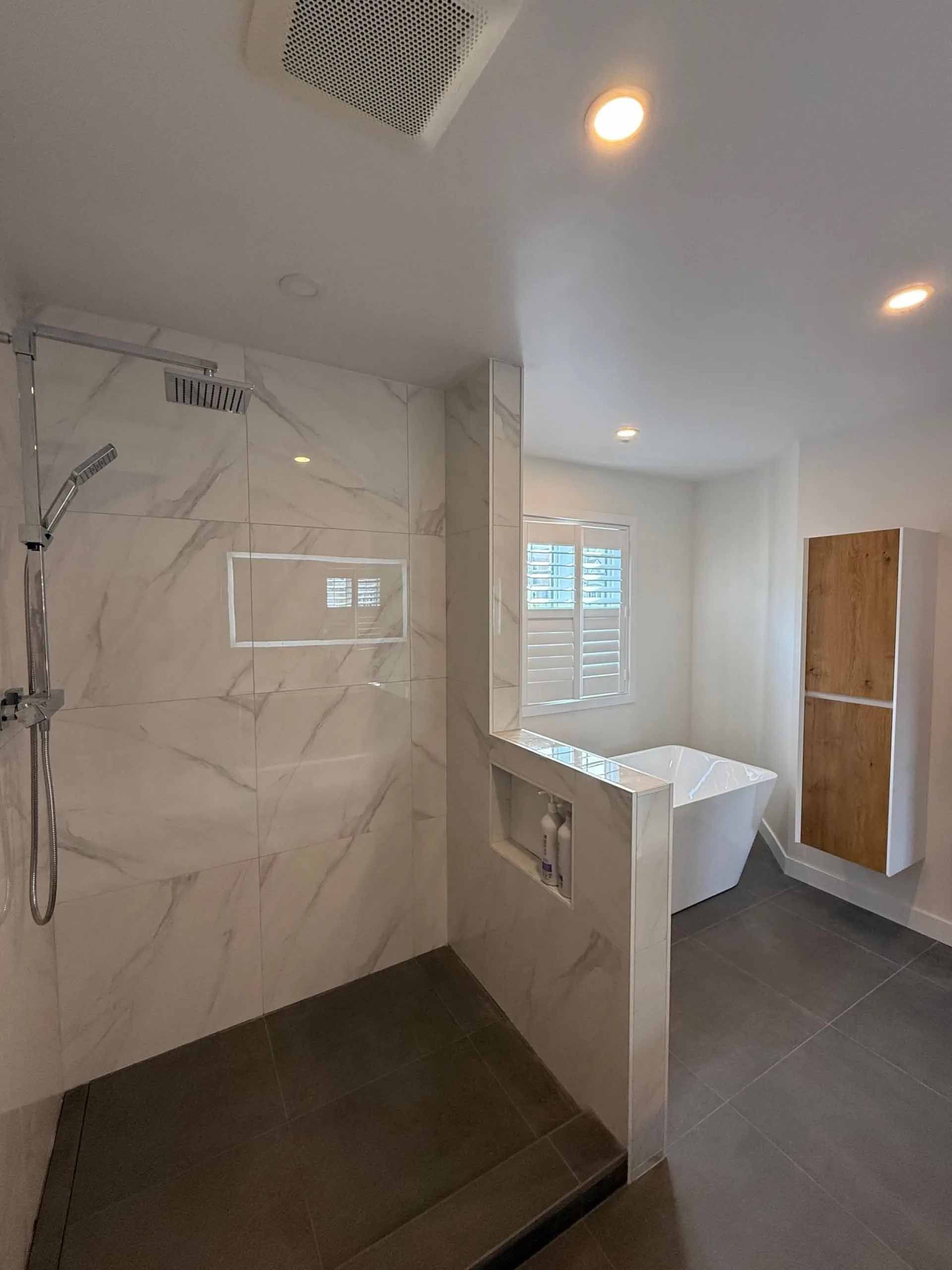 Image de substitution représentant une montagne et un soleil.