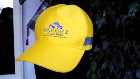 Cappellino giallo con logo