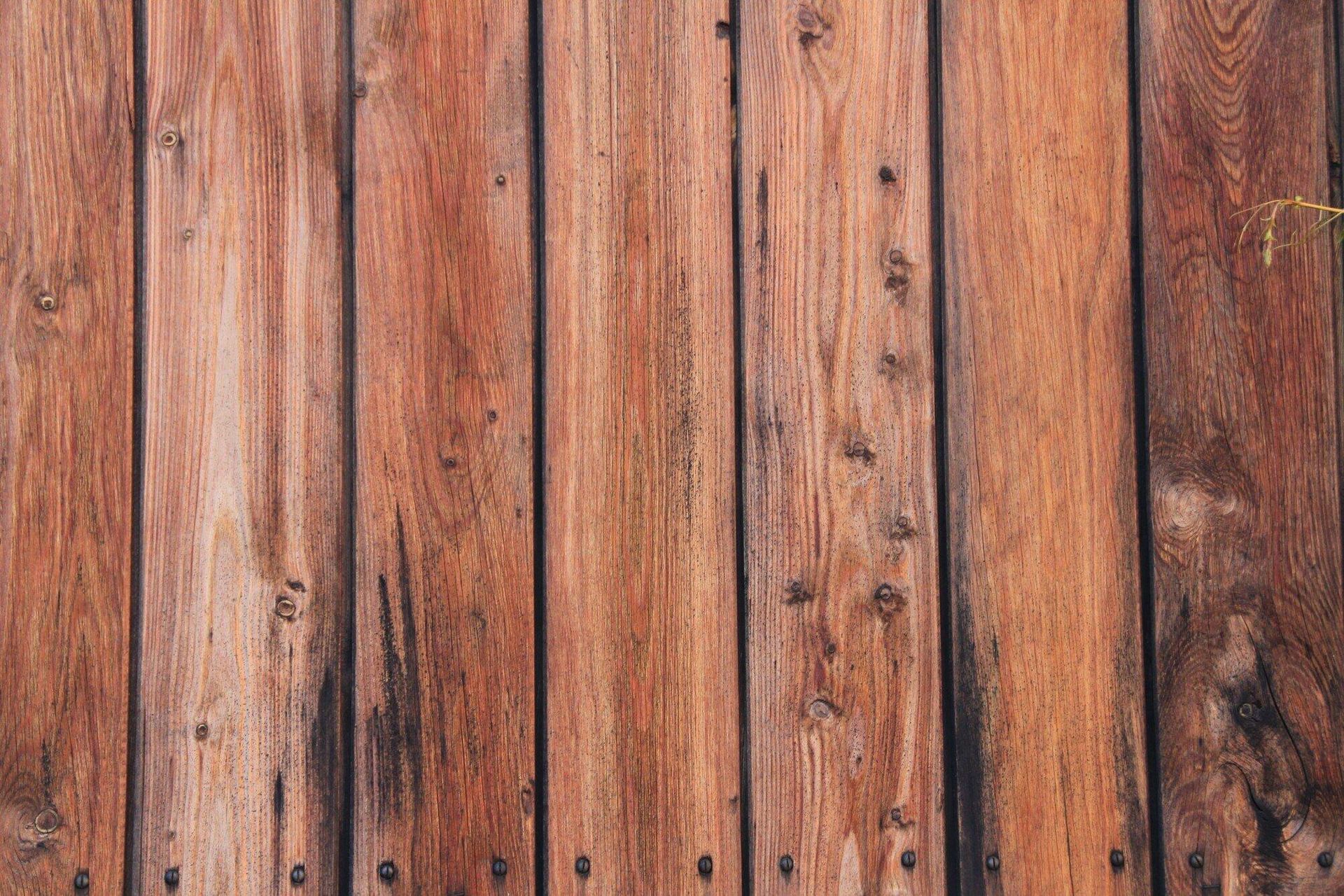 Redwood vs. Cedar - Which Fencing Material Is Superior