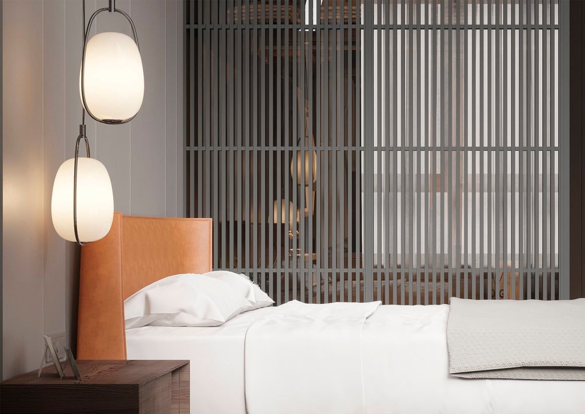 Camera da letto con letto, lampade a sospensione, testiera arancione, comodino in legno e finestra a doghe.