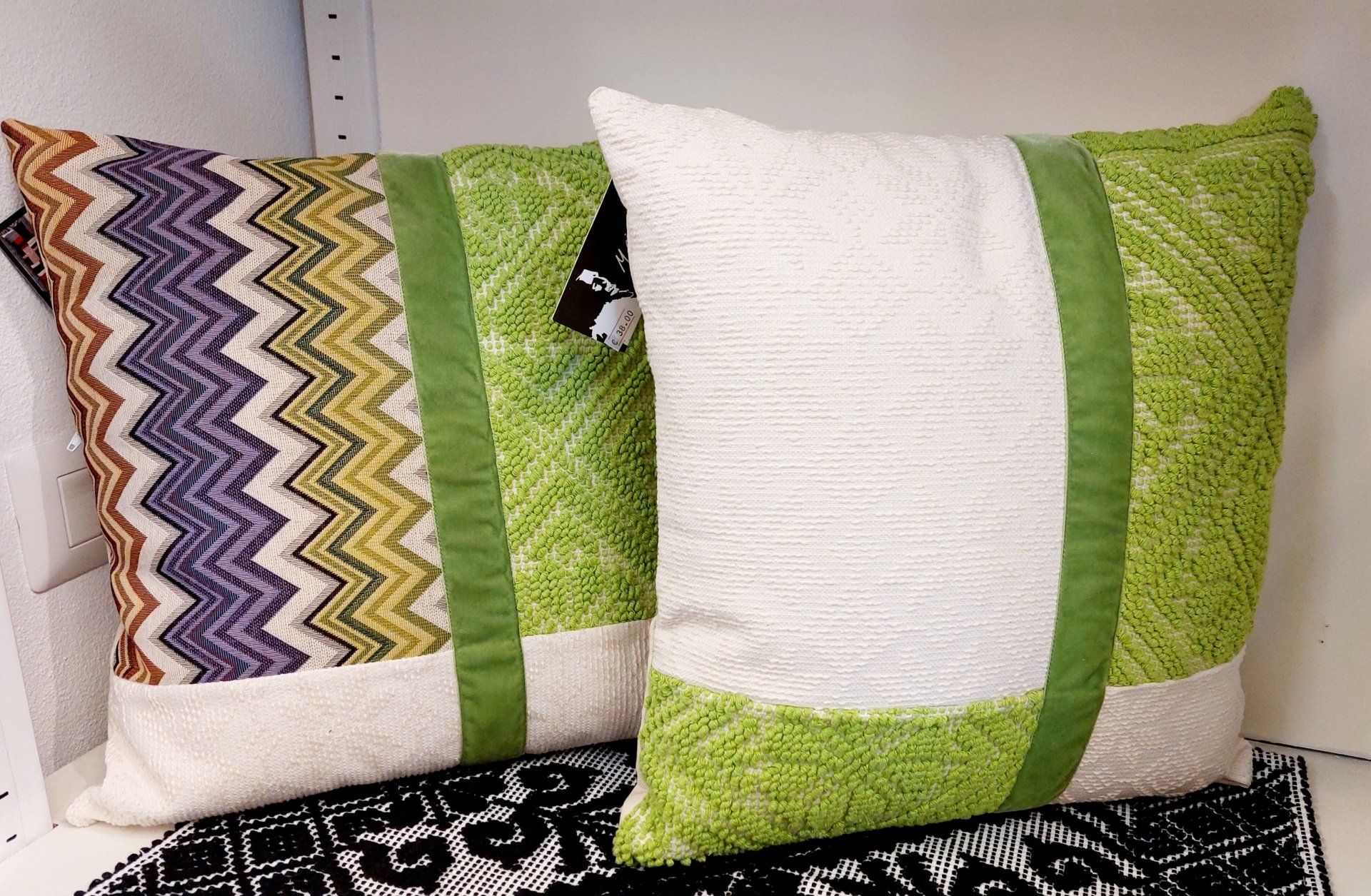 Due cuscini colorati