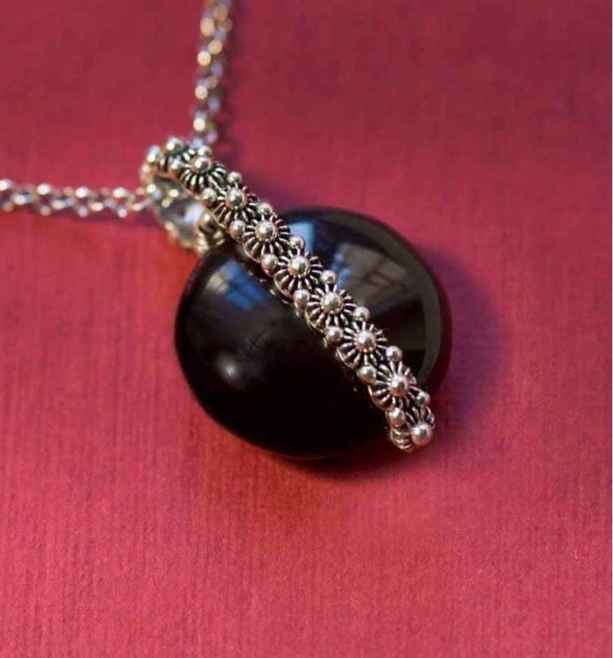collana con pietra