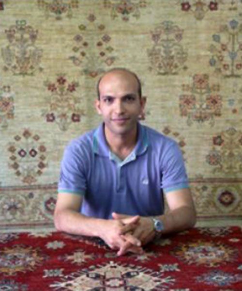 titolare del laboratorio di restauro tappeti