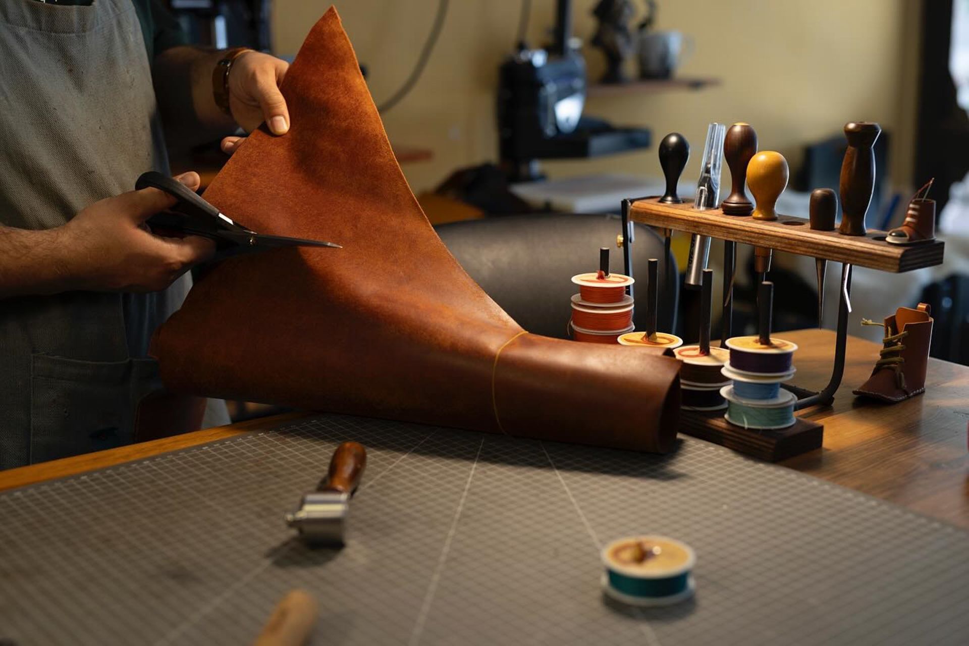 Tradizione artigianale lavorazione pelle